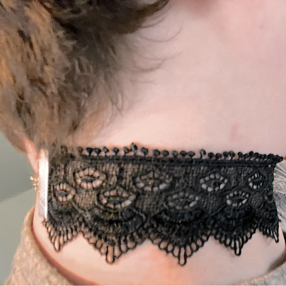 Lace Choker *brand unknown but purchased at the Bay-St. Vital Mall-Winnipeg,MB* - Picture 3 of 7
